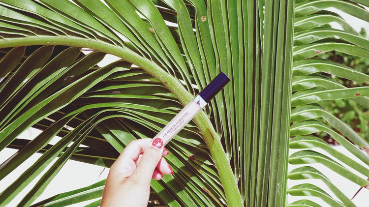 Postcards from Hawaii Travel Lifestyle Blog Gabriella Wisdom Travel makeup must haves, cosmetics packing guide