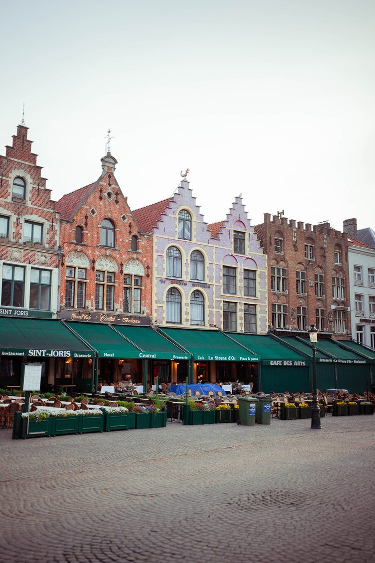 PostcardsfromHawaiiBrugesBelgiumItineraryMarkt 1