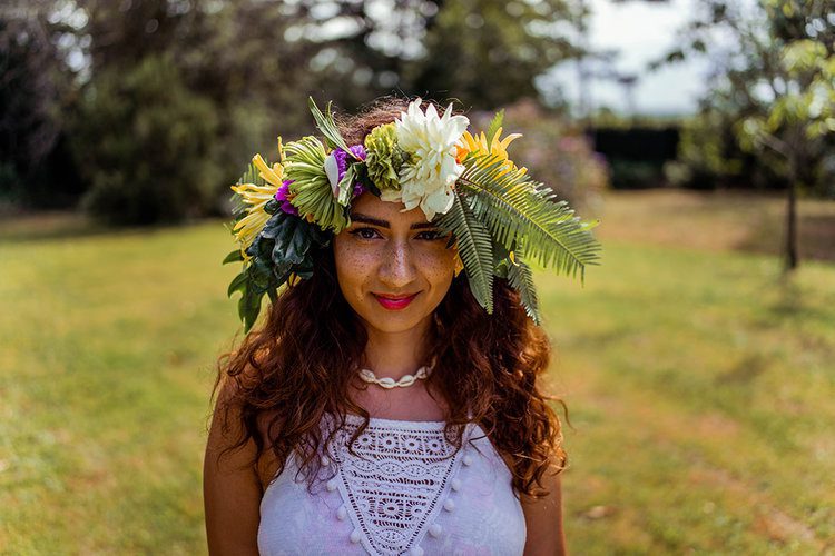 Postcards from Hawaii Travel & Lifestyle blog How to make a haku lei lei polo Hawaiian flower crown, DIY flower crown tutorial, how to make a flower crown, how to make a head lei po’o