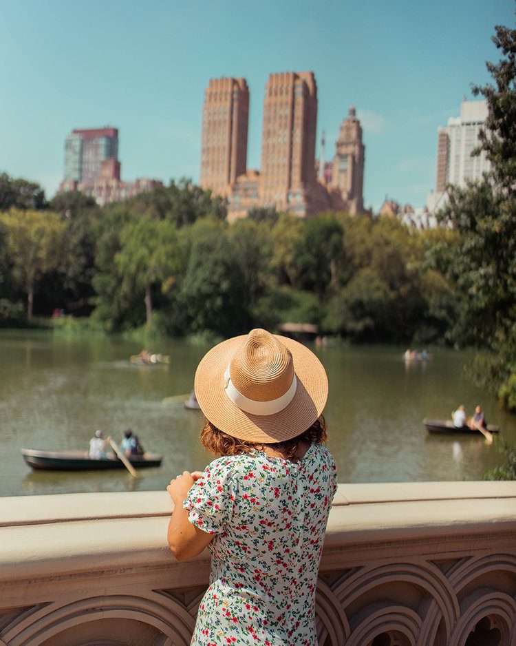 PostcardsfromHawaiiNYCNewYorkCityItineraryLoebBoathouseCentralParkBowBridge