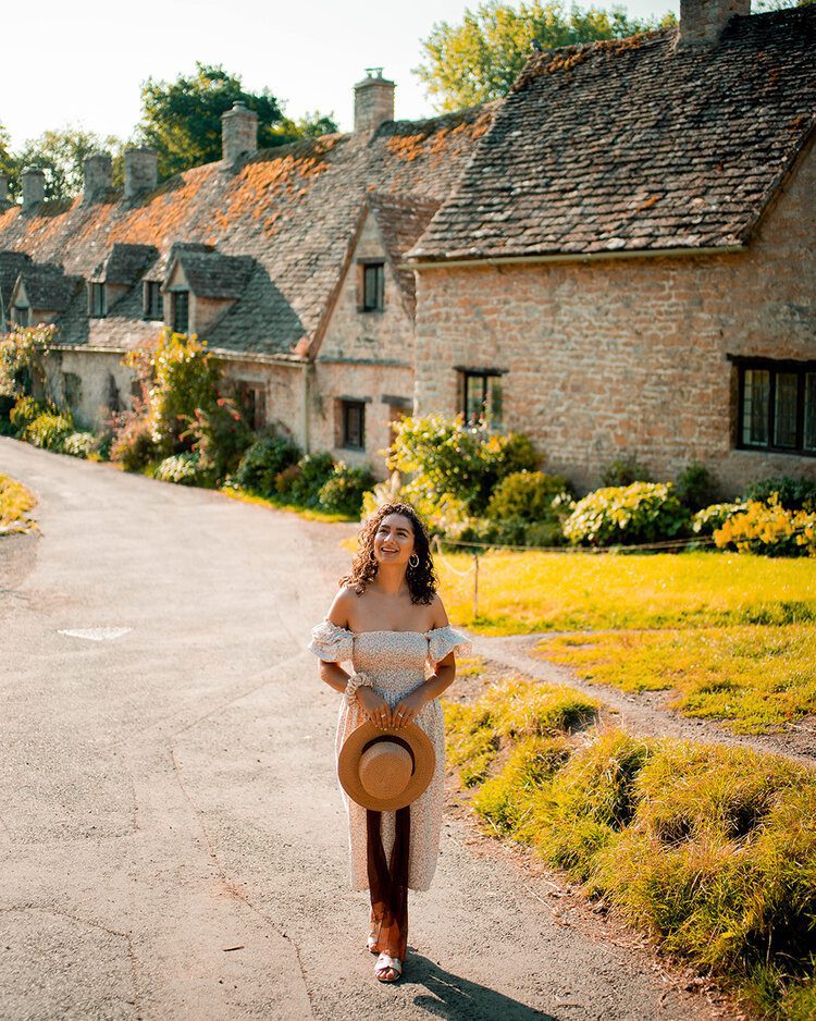 PostcardsfromHawaii7must visitattractionsintheCotswoldsEnglandArlingtonRowBibury 1