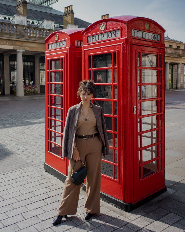 Postcards From Hawaii Travel Lifestyle Blog Gabriella Wisdom BEST RED PHONE BOX LOCATIONS IN LONDON FOR PHOTOS London telephone booth London phone booth red telephone booth London red telephone box London phone box