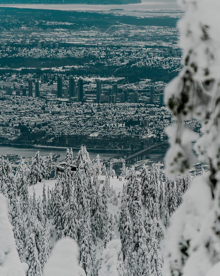 Postcards from Hawaii Travel Lifestyle Blog Gabriella Wisdom Beginners guide to snowshoeing, what to expect and how to prepare, Vancouver Grouse Mountain