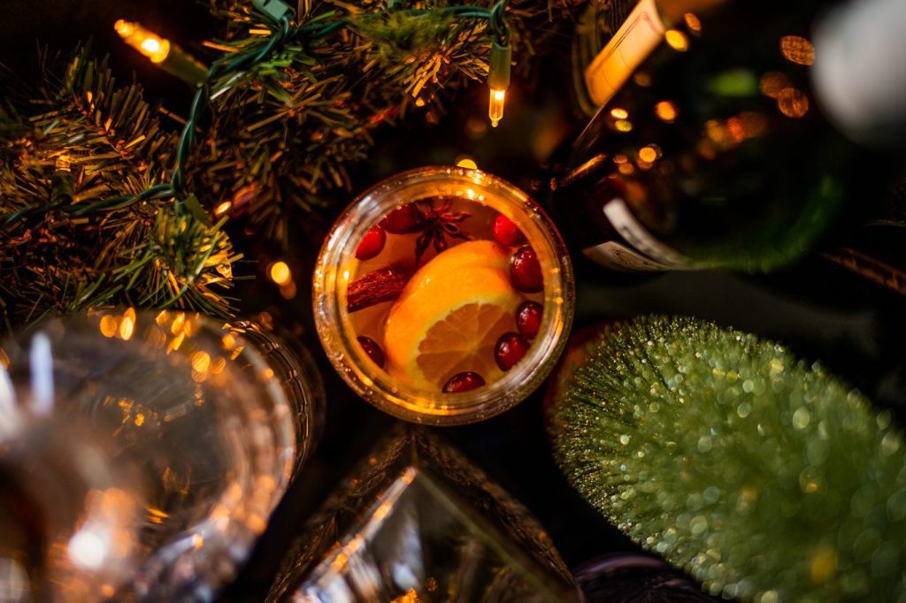 Postcards from Hawaii travel lifestyle blog, How to make Christmas flavoured gin infused with Christmas spices, cocktail recipes, Christmas negroni, martini, gin tonic, bramble, French 75 recipe